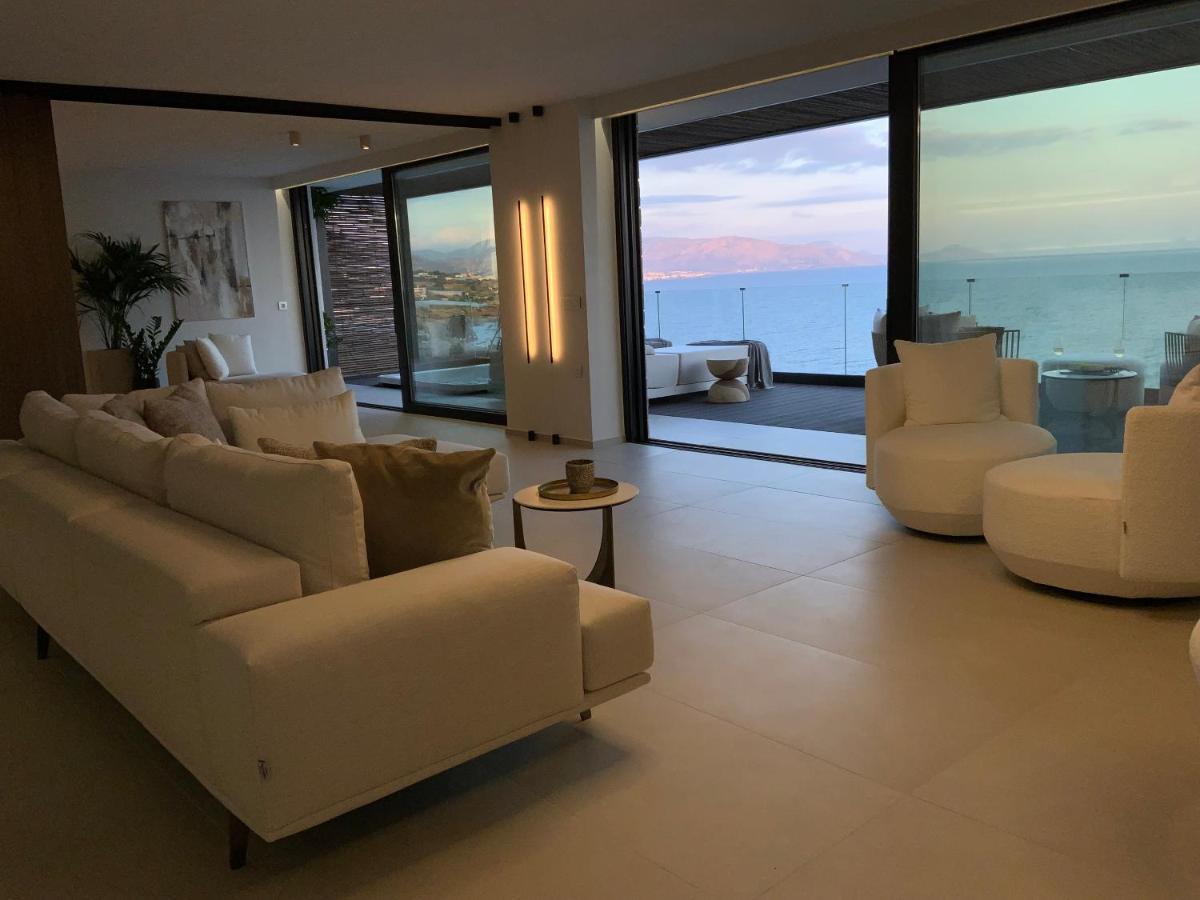 Mystique Luxury Suite Achlia Екстериор снимка