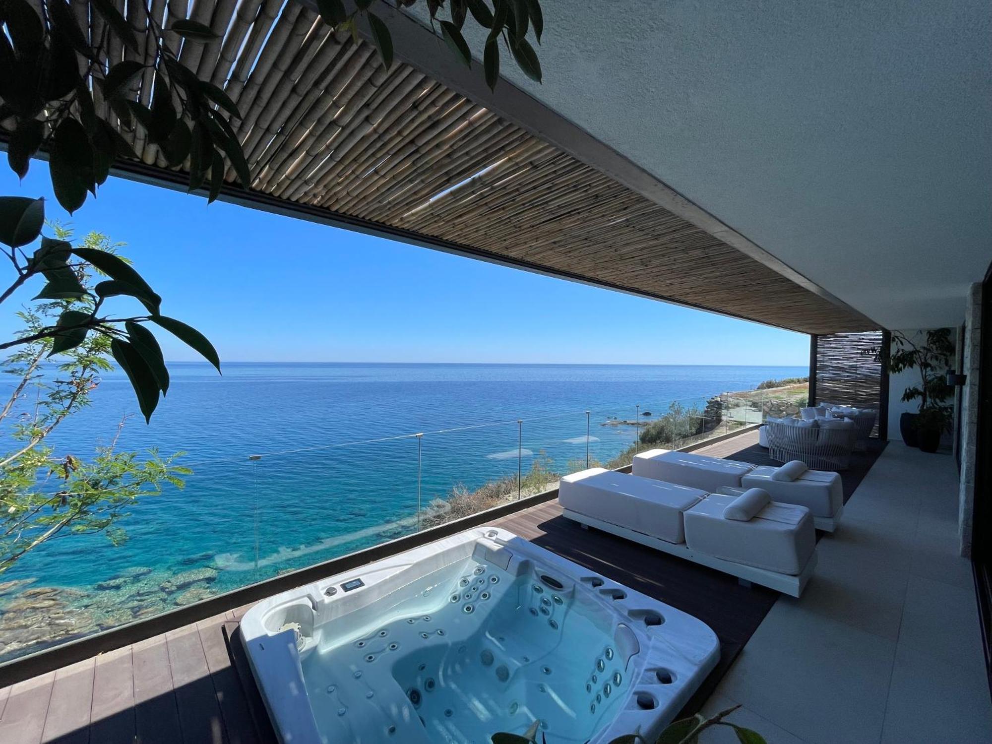 Mystique Luxury Suite Achlia Екстериор снимка